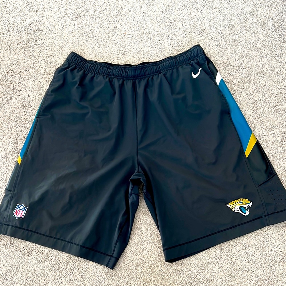 Men’s Nike NFL On Field Apparel shorts - size XXL - Jacksonville Jaguars